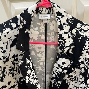 Avenue Monochrome Floral Blazer